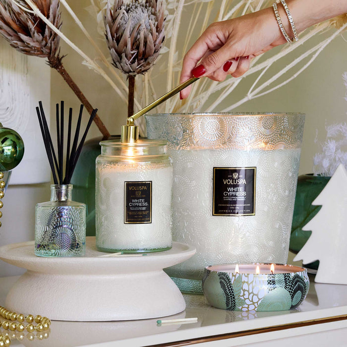 VOLUSPA White Cypress 100hr Candle + Glass Lid